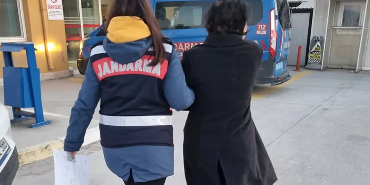 Bakan Yerlikaya, sahipsiz köpeklerin saldırdığı Tunahan’ı ve ailesini ziyaret etti