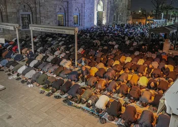 Bursalılar Kadir Gecesi’nde Ulu Cami’ye akın etti