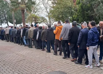 Bursa Valisi Ayyıldız, bayram öncesi çocukları ve büyükleri unutmadı