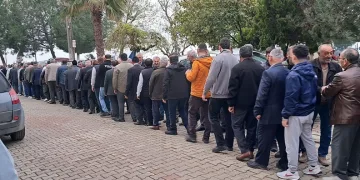 Bursa Valisi Ayyıldız, bayram öncesi çocukları ve büyükleri unutmadı