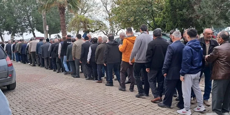 Bursa Valisi Ayyıldız, bayram öncesi çocukları ve büyükleri unutmadı