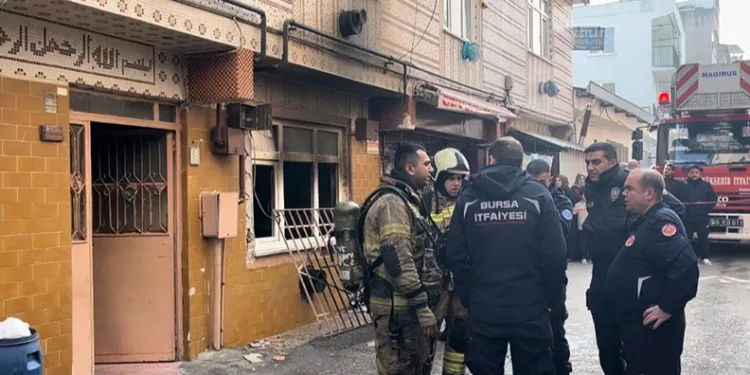 Bursa’da yangında can pazarı: 2 si çocuk 4 kişi kurtarıldı