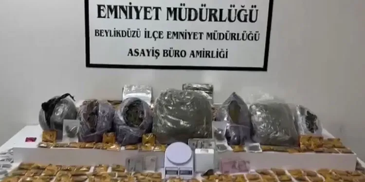 Beylikdüzü’nde uyuşturucu satışı yapan şüpheliler yakalandı
