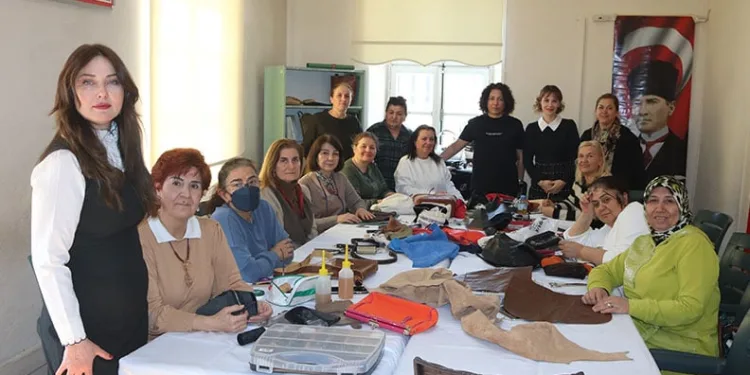 Adana’da Çam Kese Böcekleriyle Mücadele Başlatıldı