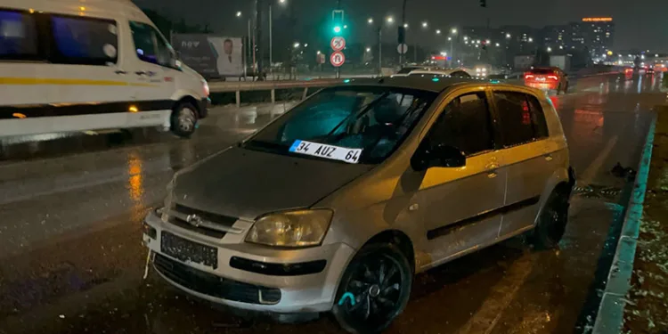 Bursa’da devrilen motosiklet aracın altına girdi: 1 yaralı
