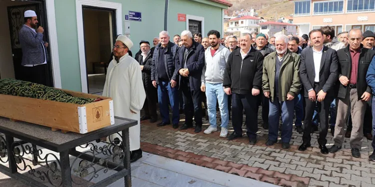 Hafif ticari araç refüje çıktı: 1 yaralı