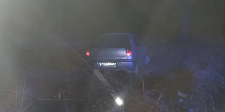 Otomobille çarpışan motosikletlinin metrelerce sürüklendiği kaza kamerada