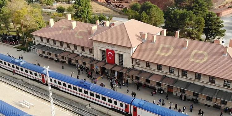 “Yarınları karartmak isteyenlere geçit yok”