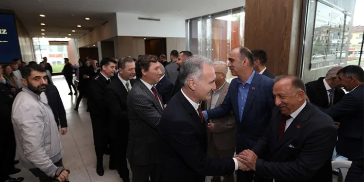 Bursa’da çocuklar kapı kapı bayramlaştı