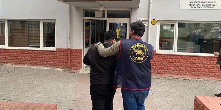 500 bin TL almaya geldiler polise yakalandılar: 5 tutuklama