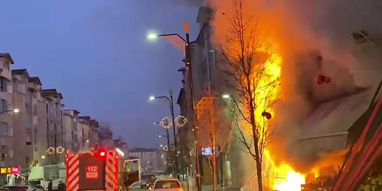 İzmir’de denize düşen araç içinde bir kişi hayatını kaybetti