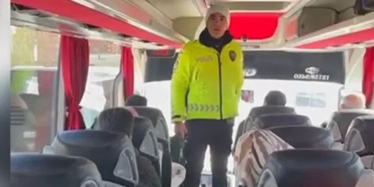 Ataşehir’de bilincini kaybeden sürücü araçlara çarparak durdu