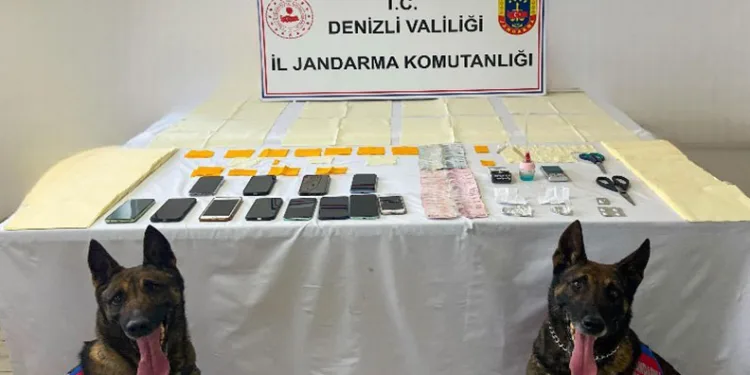 Otomobille çarpışan motosikletlinin metrelerce sürüklendiği kaza kamerada