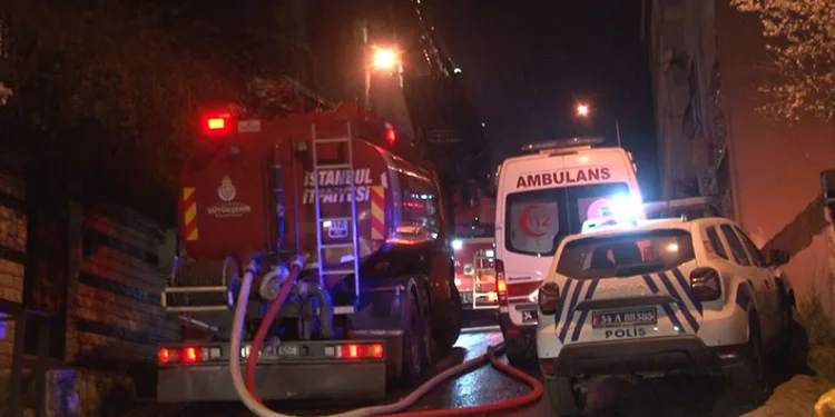 Bağcılar’da motosikleti şüpheliler iki kişiye silahlı saldırı düzenledi: 1 ölü, 1 yaralı