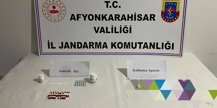 Diyarbakır’da ağaca çarpan otomobilin sürücüsü yaralandı