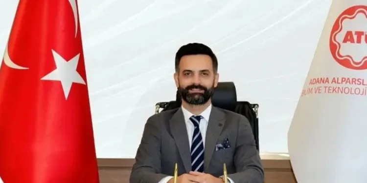 Hafif ticari araç refüje çıktı: 1 yaralı