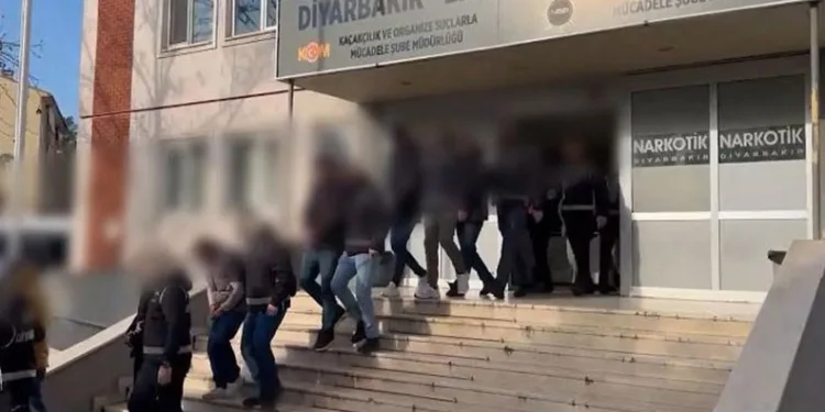 Diyarbakır KOM ekipleri bir ayda çok sayıda kaçak ürün ele geçirdi: 37 tutuklama