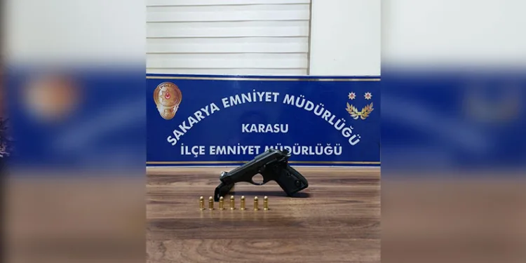 Otomobille çarpışan motosikletlinin metrelerce sürüklendiği kaza kamerada