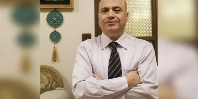 Yoldan çıkıp devrilen tır alev alev yandı