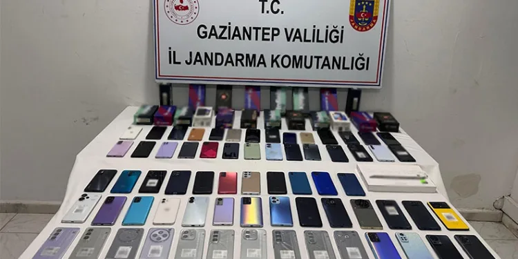 Gaziantep’te 2 milyon TL değerinde kaçak telefon ele geçirildi