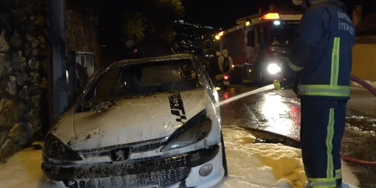 Alanya’da park halindeki otomobil alevlere teslim oldu