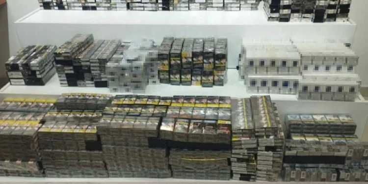 Otomobille çarpışan motosikletlinin metrelerce sürüklendiği kaza kamerada