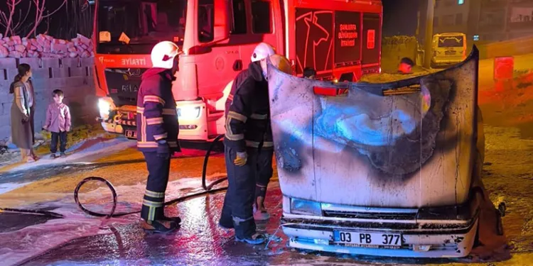 Bağcılar’da motosikleti şüpheliler iki kişiye silahlı saldırı düzenledi: 1 ölü, 1 yaralı