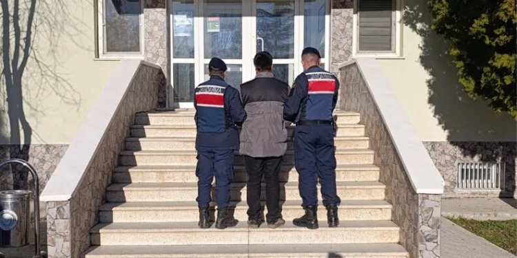 Zabıta ekipleri ürünleri tek tek kontrol etti