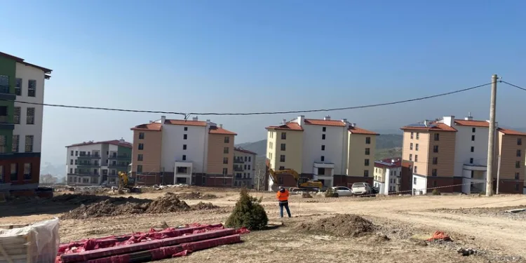Zabıta ekipleri ürünleri tek tek kontrol etti