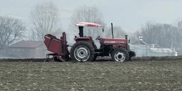 Bursa’da traktör kazasında çiftçi yaralandı