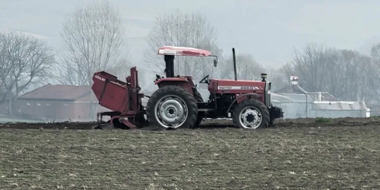 Bursa’da traktör kazasında çiftçi yaralandı