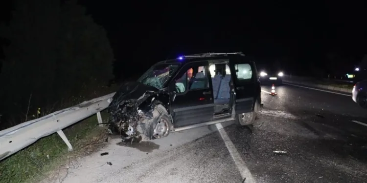 Otomobille çarpışan araç takla attı, sürücü yaralandı
