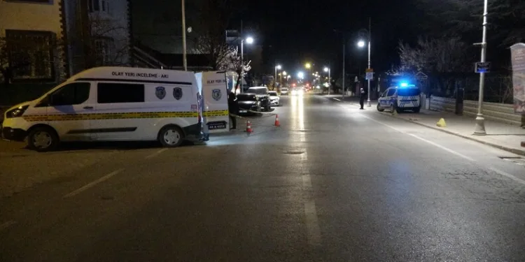 Otomobille çarpışan araç takla attı, sürücü yaralandı