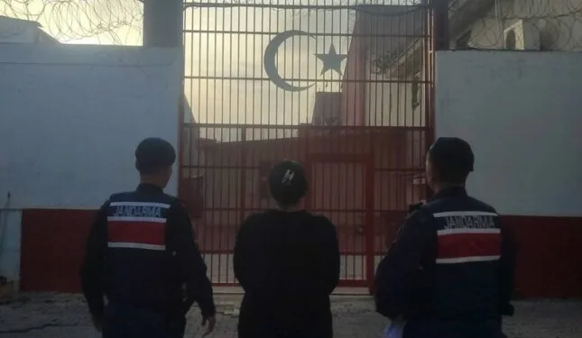 Otomobille çarpışan araç takla attı, sürücü yaralandı