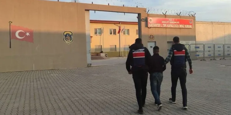 Otomobille çarpışan araç takla attı, sürücü yaralandı