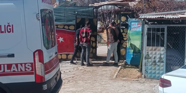Otomobil ile çarpışan motokurye yaralandı