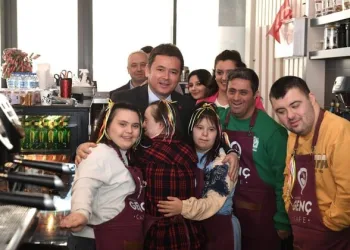 Downsendromlu bireyler bir günlüğüne kafe işletti