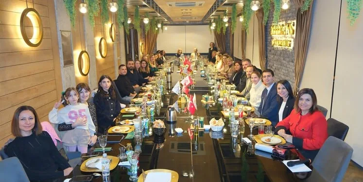 Downsendromlu bireyler bir günlüğüne kafe işletti