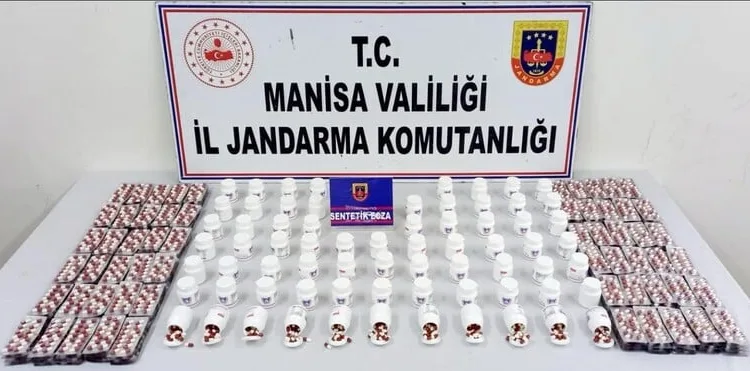 Dört aracın karıştı zincirleme kazada kağıt gibi ezilen kabinden sağ çıktı