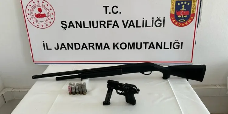 Dolandırıcılık suçundan aranan 2 şahıs yakalandı