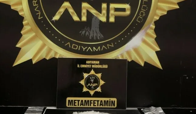 Dolandırıcılık suçundan aranan 2 şahıs yakalandı