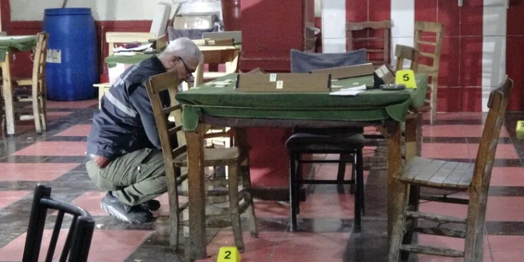 Dolandırıcılık suçundan aranan 2 şahıs yakalandı