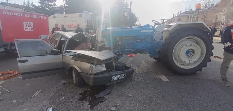 Konya’da minibüs ile elektrikli bisiklet çarpıştı: 2 yaralı
