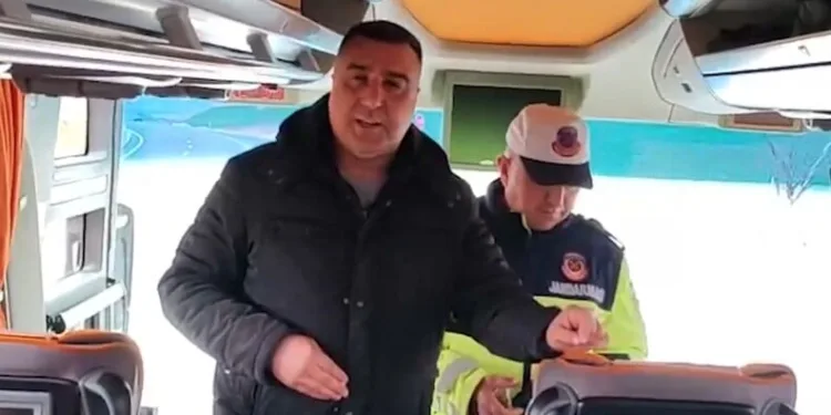 Konya’da minibüs ile elektrikli bisiklet çarpıştı: 2 yaralı