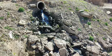 Seyhan Nehri’nde su çekilince pislik ortaya çıktı