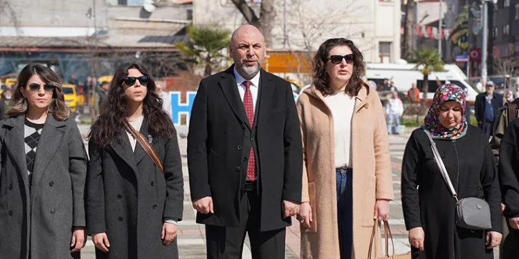 Başkan ve Kadın Personel 8 Mart Törenlerinde Bir Araya Geldi