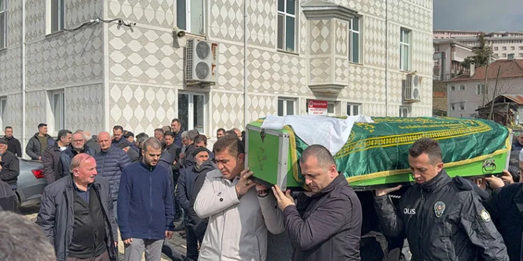 Şehit annesi son yolculuğuna uğurlandı
