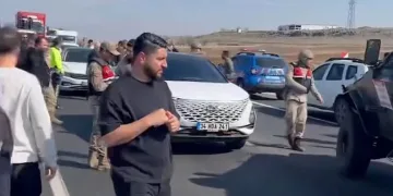 Diyarbakır’da otomobile silahlı saldırı: 2 yaralı