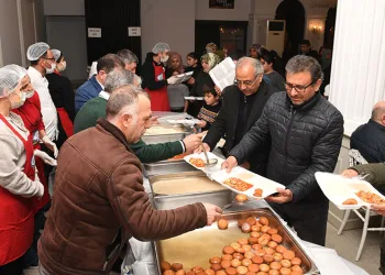 Osmangazi Belediyesi Panayırda iftar sofrası kurdu
