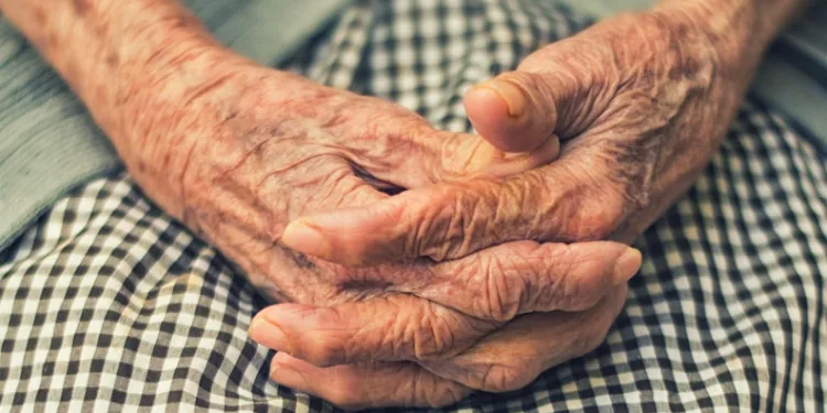 50 yaş üstü bireyler düzenli kanseri taraması yaptırmalı